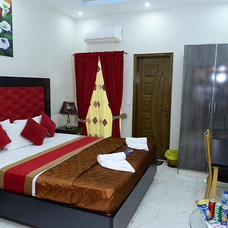 Hotel Deluxe Lahore Exterior foto